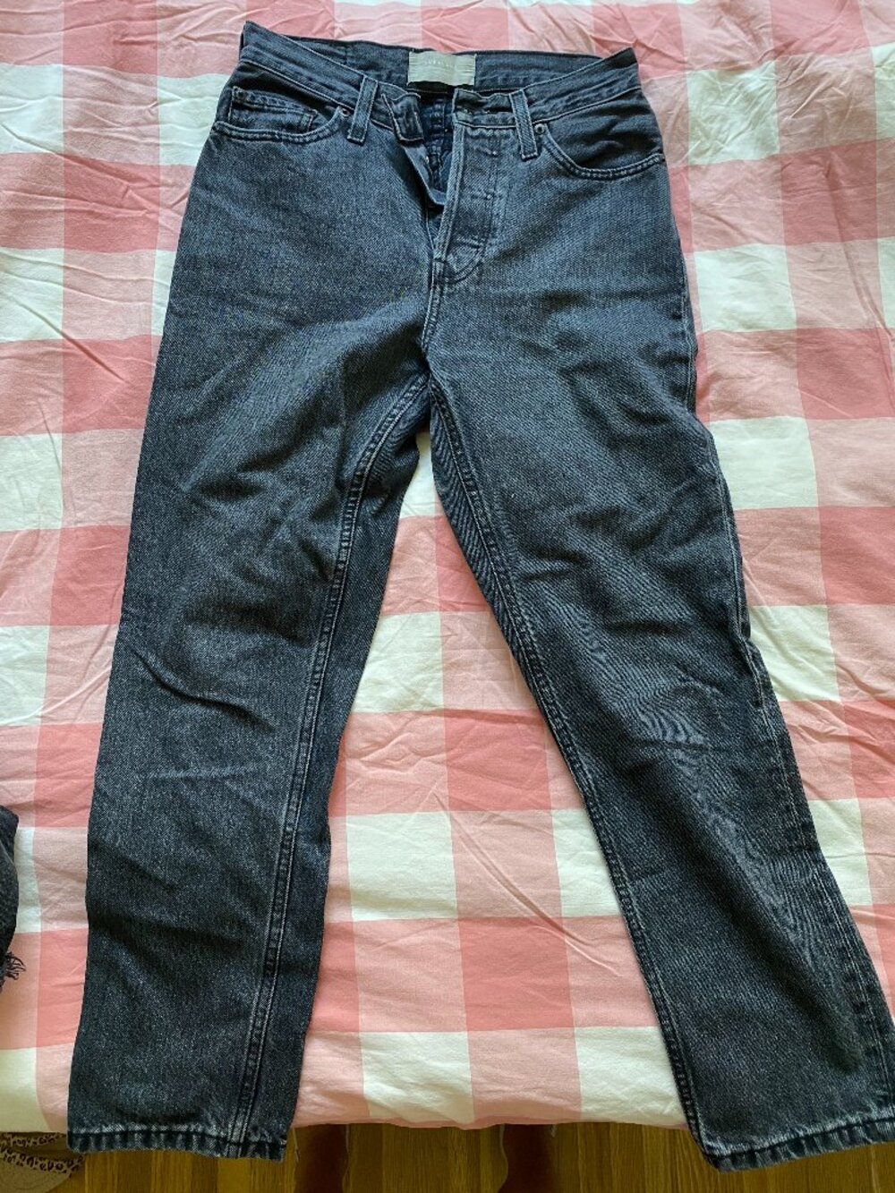 everlane 90s cheeky black ankle jeans
